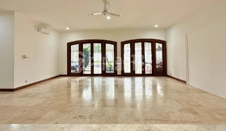 Rumah Classic, Bagus, Terawat, 3 Kamar, Cocok Utk Hunian atau Silent Office, Parkir Luas di Jeruk Purut.