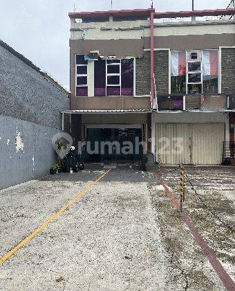 Bagus, Lokasi Strategis, Pinggir Jalan Besar, 2,5 Lantai Dekat Area Radio Dalam 2