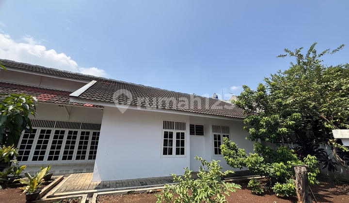 Rumah 1 Lantai, Bagus, Terawat, 3 Kamar, Halaman Luas, dekat Organon Veteran, Tangerang Selatan. 1