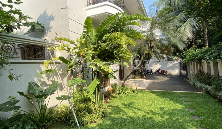 Rumah Classic, Mewah, Bagus, Terawat, 5 Kamar, Ada Kolam Renang di Pondok Indah, Cocok Utk Expat 2