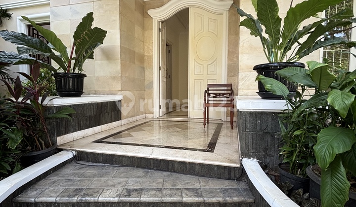 Rumah Mewah, Bersih, 4 Kamar, Semi Furnished, Dekat Jis Pondok Indah, Cocok untuk Expat 2