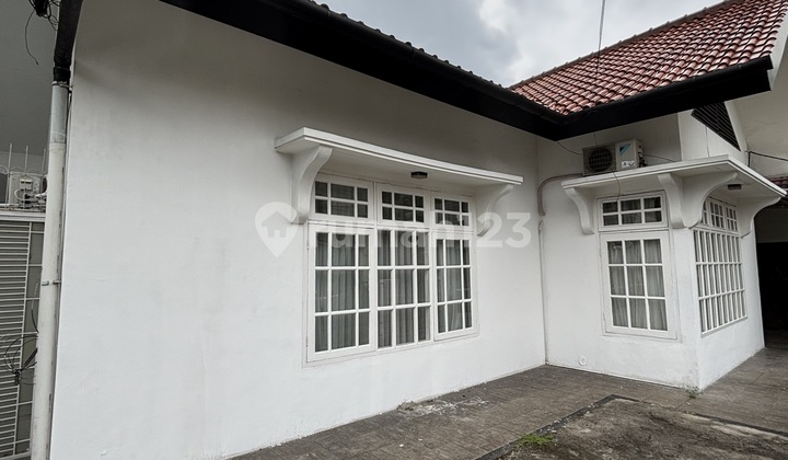 Nice House, 4 Bedrooms, Inside a Complex, Near MRT Fatmawati Line, Suitable for Family Living.