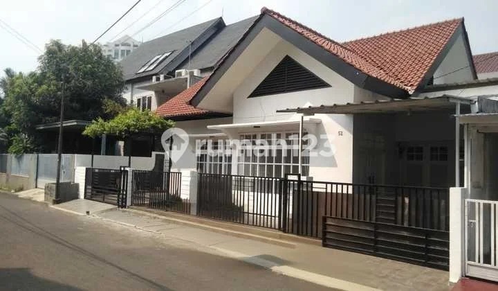 Nice House, 4 Bedrooms, Inside a Complex, Near MRT Fatmawati Line, Suitable for Family Living.