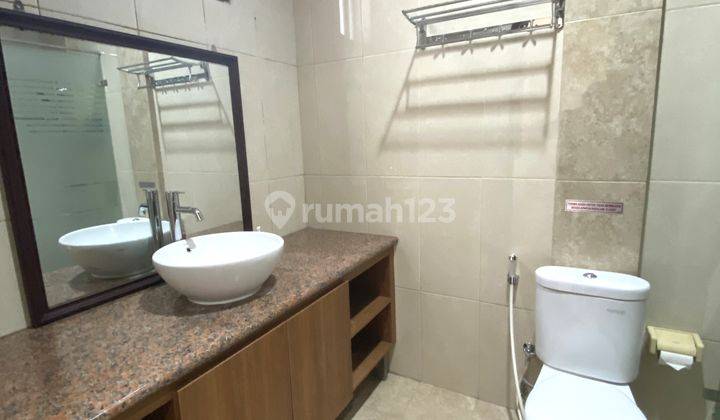 Super Mewah, Bagus, Terawat, Siap Pakai, 8 Kamar, Semi Furnished Dekat Senayan City, Cocok U Hunian Kel Atau Silent Office. 2