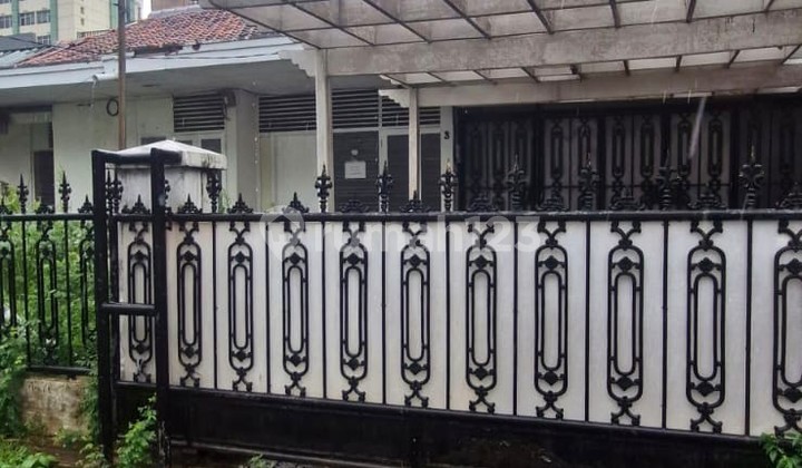 Old House, Suitable For Family Residence, Near Arion Mall, Rawamangun, East Jakarta