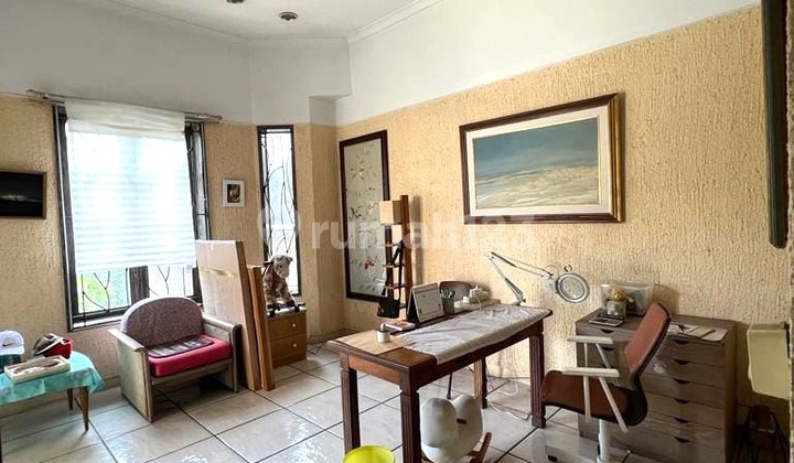 Jual Cepat, Rumah Lama, Terawat, Dalam Komplek, 4 Kamar, Ada Kolam Renang di Cirendeu,  2