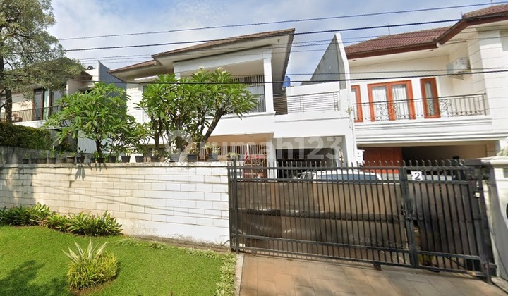 Rumah 2 Lantai, 5 Kamar, Lokasi Elite, dekat JIS, Cocok utk Hunian Mewah, di Pondok Indah 2