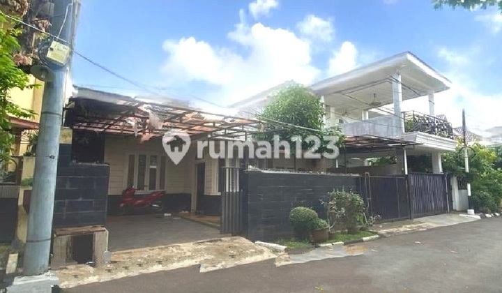Harga Miring, Rumah Lama, 5 Kamar, Lingkungan Asri, di Pejaten, Cocok untuk Hunian Keluarga Harga Miring, Rumah Lama, 5 Kamar, Lingkungan Asri, di Pejaten, Cocok untuk Hunian Keluarga