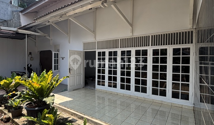 Rumah 1 Lantai, Bagus, Terawat, 3 Kamar, Halaman Luas, dekat Organon Veteran, Tangerang Selatan. 2