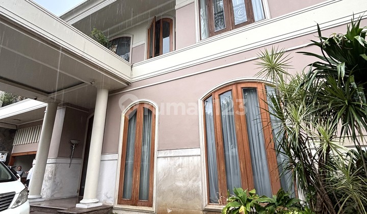 Nice House, Classic, 2 Floors, Well-Maintained, 5 Bedrooms, Suitable for Family Residence near Pondok Indah Mall Nice House, Classic, 2 Floors, Well-Maintained, 5 Bedrooms, Suitable for Family Residence near Pondok Indah Mall
