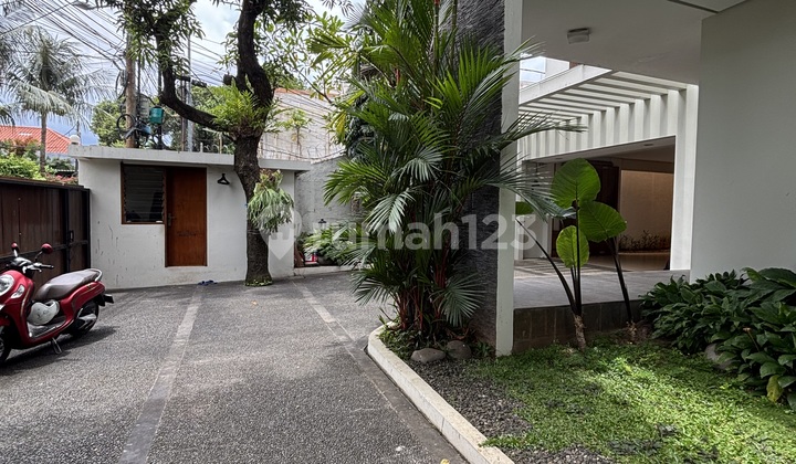 Luxury House, Clean, Well Maintained, 5 Bedrooms, in Kemang, Suitable for Expats 2