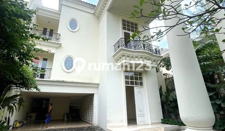 Classic Model House, Good, Clean, Well-Maintained, 6 Bedrooms, Suitable for Expats, Near Hero Kemang Classic Model House, Good, Clean, Well-Maintained, 6 Bedrooms, Suitable for Expats, Near Hero Kemang