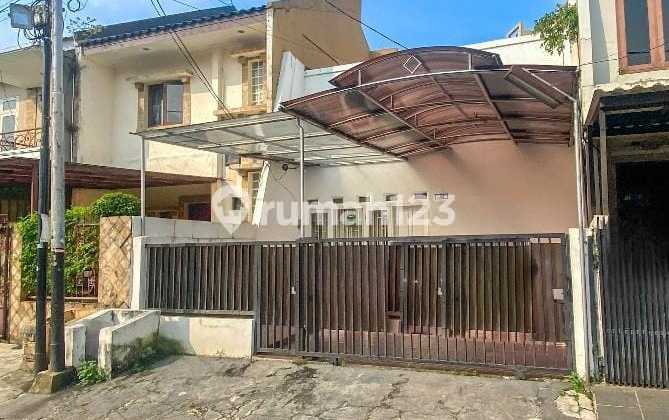 Old House, Nice, 2 Bedrooms, 1.5 Floors, Suitable for Young Families, near Pondok Indah Mall