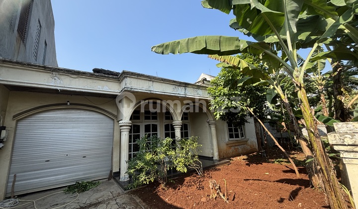 Quick Sale, Old House, Land Price, near Raffles School Pondok Indah, Suitable for New Construction.