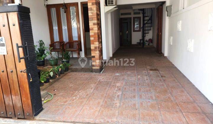 Rumah Bagus, Terawat, 3 Kamar di Kebayoran Baru, dekat Senopati dan SCBD, Cocok untuk Hunian Keluarga 2