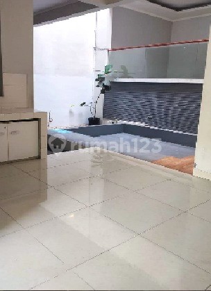 Rumah Bagus, Terawat, 2 Lantai, 3 Kamar, Dalam Cluster Kebayoran Bintaro, Cocok untuk Hunian Keluarga 2