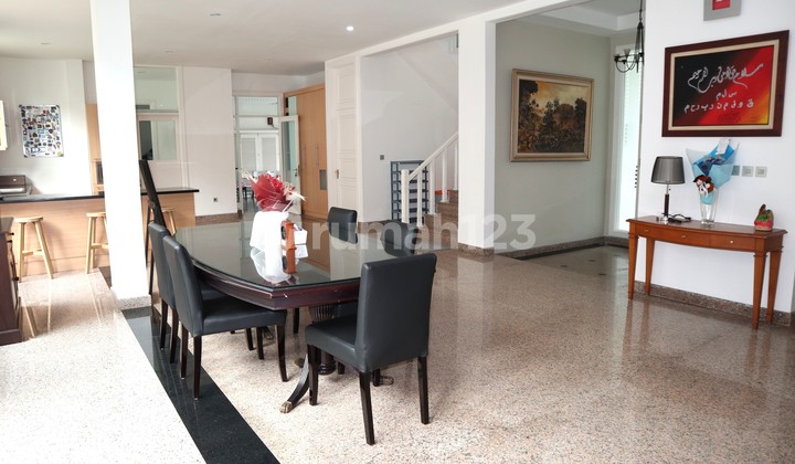 Bagus, Mewah, Terawat, 2 Lantai di Lamandau, Dekat Blok M, Cocok Utk Rumah Tinggal Keluarga