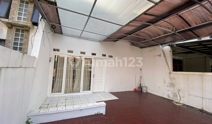 Rumah Lama, Bagus, 2 Kamar, 1,5 Lantai, Cocok utk Keluarga Muda, dekat Pondok Indah Mall 2