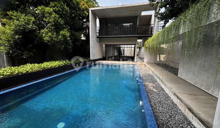 New, Large, Luxurious, 2-Story House, 3 Bedrooms, in a Cluster in Jeruk Purut, Perfect for Family Living