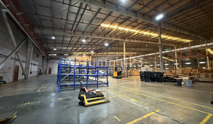 Warehouse. For Rent. Building 16,000m2. Land 40,000m2 In Jababeka