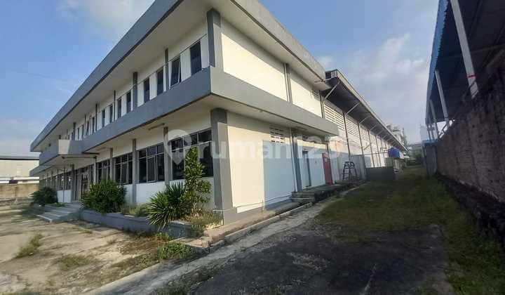 Factory for Sale, Building Area 5,360, 75kva Electricity, Near Toll Access in Lippo Cikarang, HGB