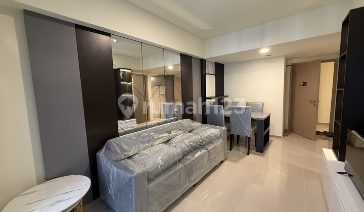 Meikarta Tower Redford Apartment 3 Bedrooms Well Furnished
