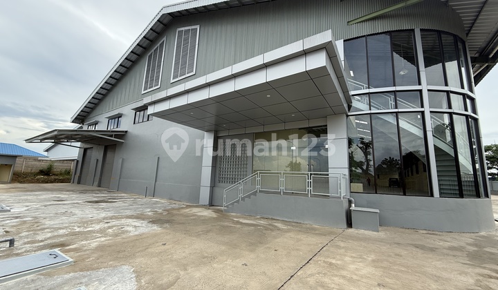 Industrial Warehouse for Sale 33kVA Electricity Building 4300 Land 6000 Delta Silicon 3 Lippo Cikarang Unfurnished