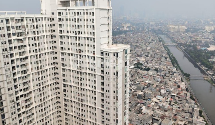 Seasons City Apartment Strategic Location