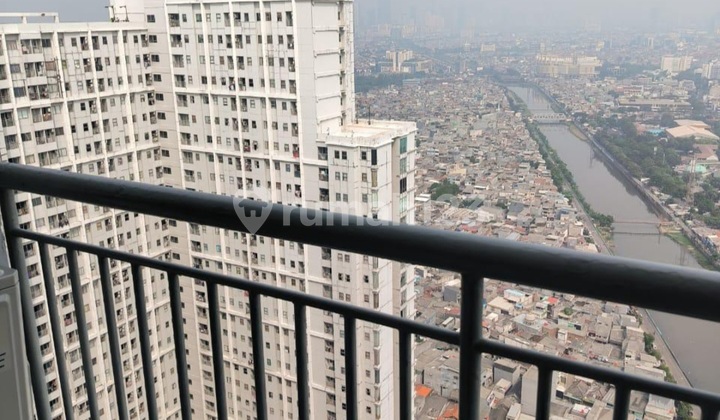 Seasons City Apartment Strategic Location