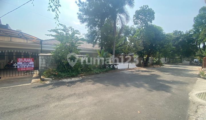 Rumah Cipete Hoek Hadap Timur Dan Utara