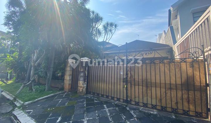 Pondok Indah House 1-Story Building Facing Northwest Pondok Indah House 1-Story Building Facing Northwest