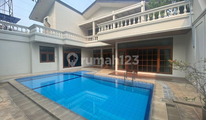 Pondok Indah house near Golf Hill facing East