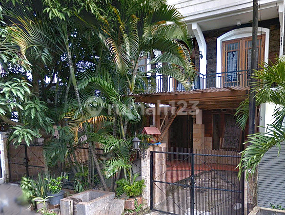 Rumah Pondok Indah dekat PIM