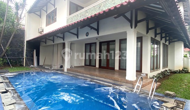 Rumah Cipete Hoek Hadap Barat Dan Utara