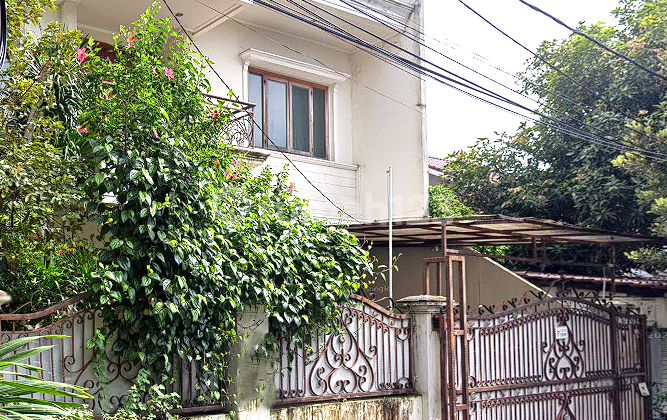Kebayoran Baru house near Gandaria City mall and RSPP hospital.