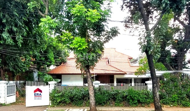 Pondok Indah house facing West Suitable for Clinic, Office