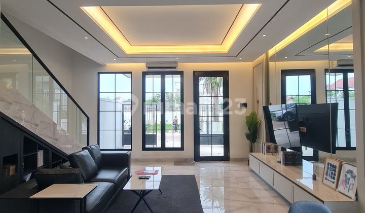 Townhouse Mewah dan Baru 2 lantai di Jakarta Barat Townhouse Mewah dan Baru 2 lantai di Jakarta Barat