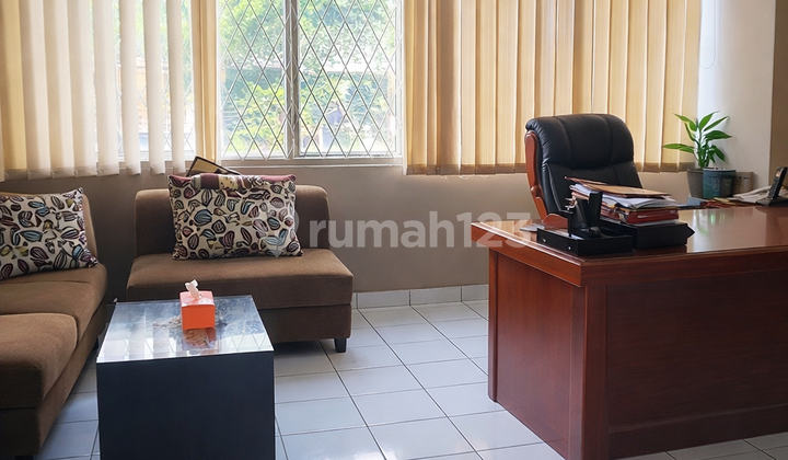 Ideal Shop House for Office & Business - Srengseng, 3.5 Floors, 20 Meter Parking Space 2