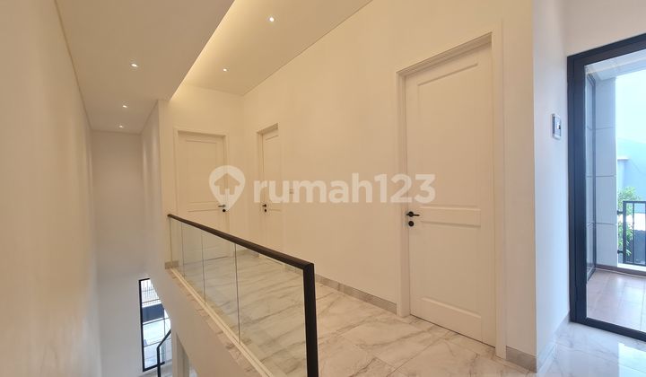 Townhouse Mewah dan Baru 2 lantai di Jakarta Barat  2