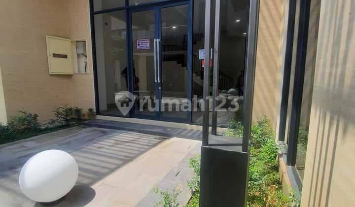 Beautiful Cascade BSD Ruko Suitable for Café, Salon, or Restaurant - Beautiful View & Spacious Balcony Beautiful Cascade BSD Ruko Suitable for Café, Salon, or Restaurant - Beautiful View & Spacious Balcony