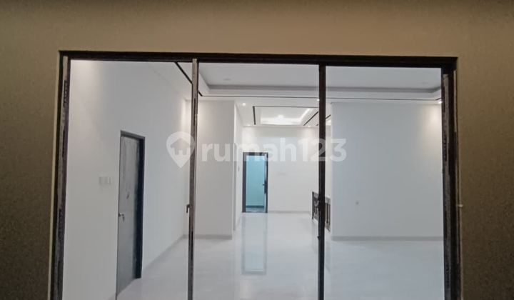 Rumah 3Lt di Taman Palem Lestari - Row 3 Mobil, Bebas Banjir, 4+2 Kt 2