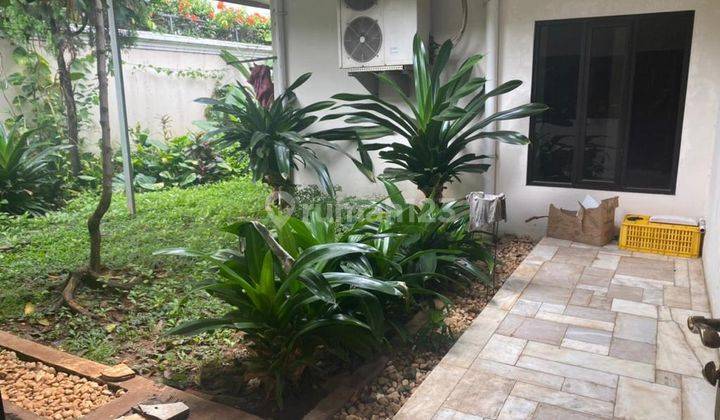 Rumah Dengan Kolam Renang di Kuningan Jakarta Selatan 3