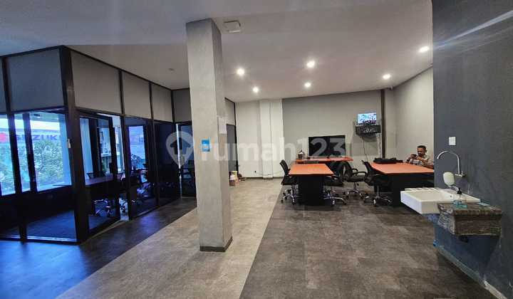 Strategic Shop House for Rent on Radio Dalam Raya, South Jakarta 2