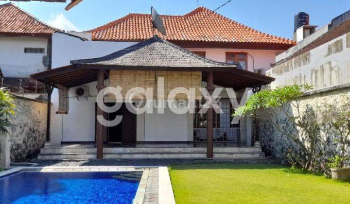 tampak depan rumah semi villa 2 lantai