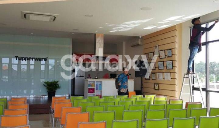 GEDUNG KOMERSIL 4 LANTAI DI MAHENDRADATTA PADANGSAMBIAN DENPASAR, BALI