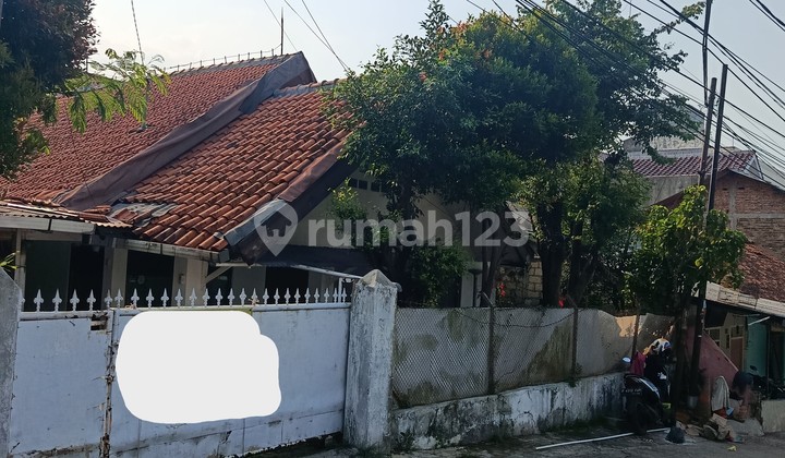 Rumah Lama Layak Pakai Dekat MRT