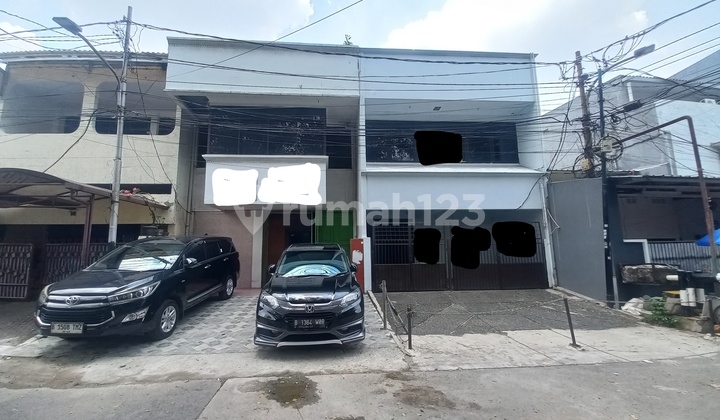 Ready-to-Occupy Shop House on Main Road in Kebayoran Baru