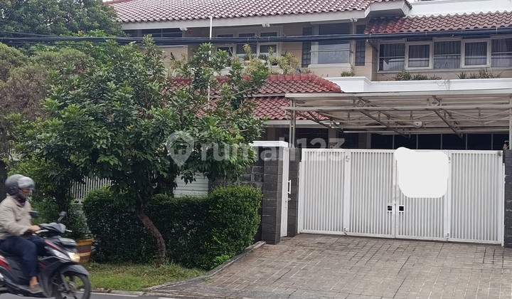 Rumah Mewah di Komplek Bergengsi