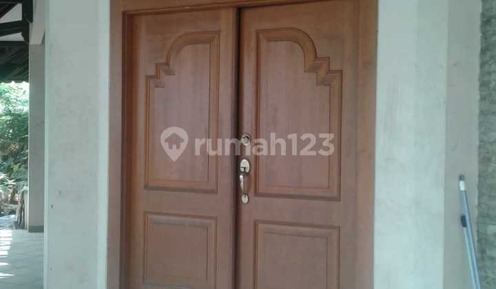 Rumah Ex Kantor Di Komplet Elit Jakarta Selatan