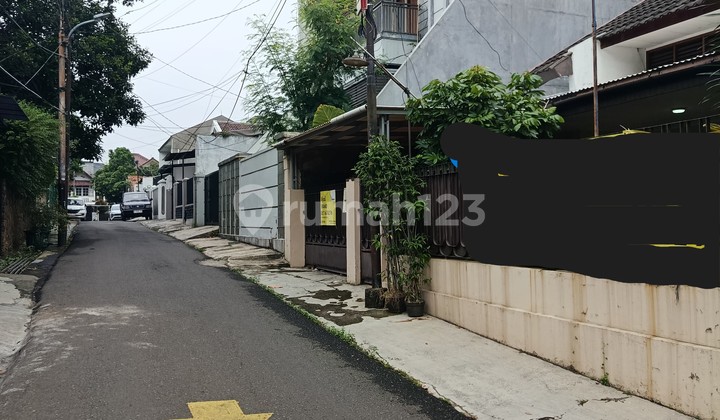 Ready-to-Occupy House Near MRT and Blok M Mall 2